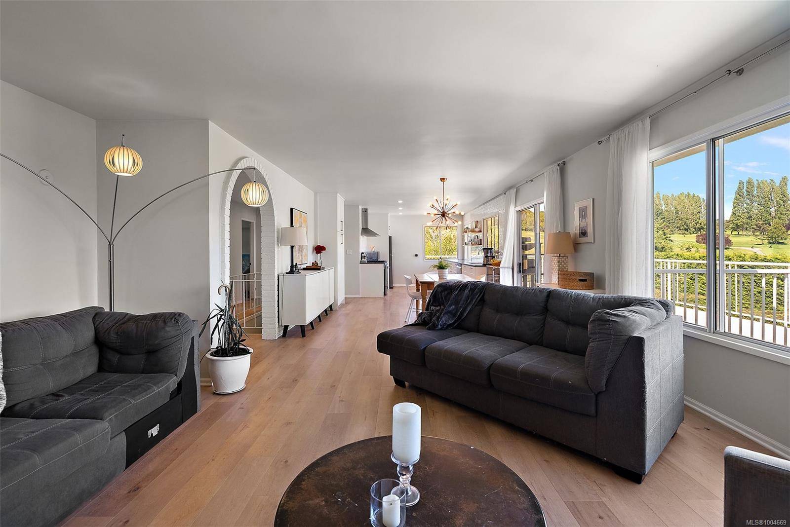 Victoria, BC V8P 5J3,1483 Tolmie Pl