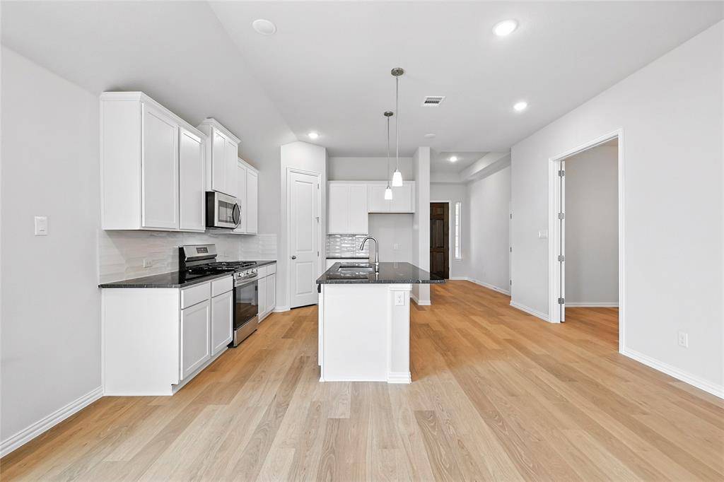 Van Alstyne, TX 75495,530 Red Barn Drive