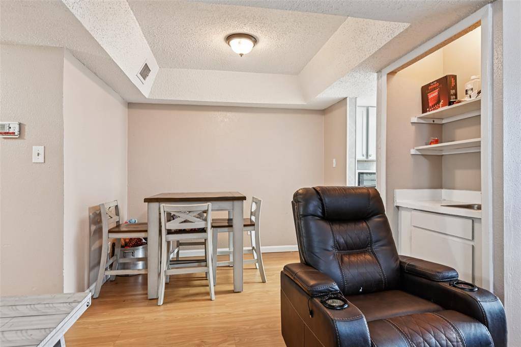 Dallas, TX 75231,7431 Holly Hill Drive #208
