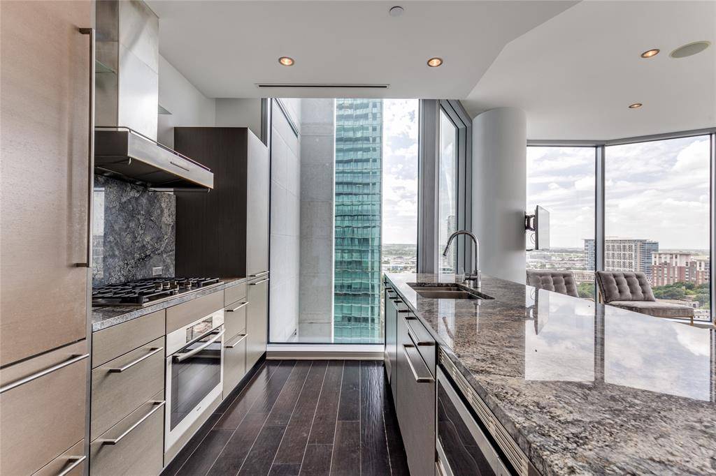Dallas, TX 75201,2900 Mckinnon Street #1204