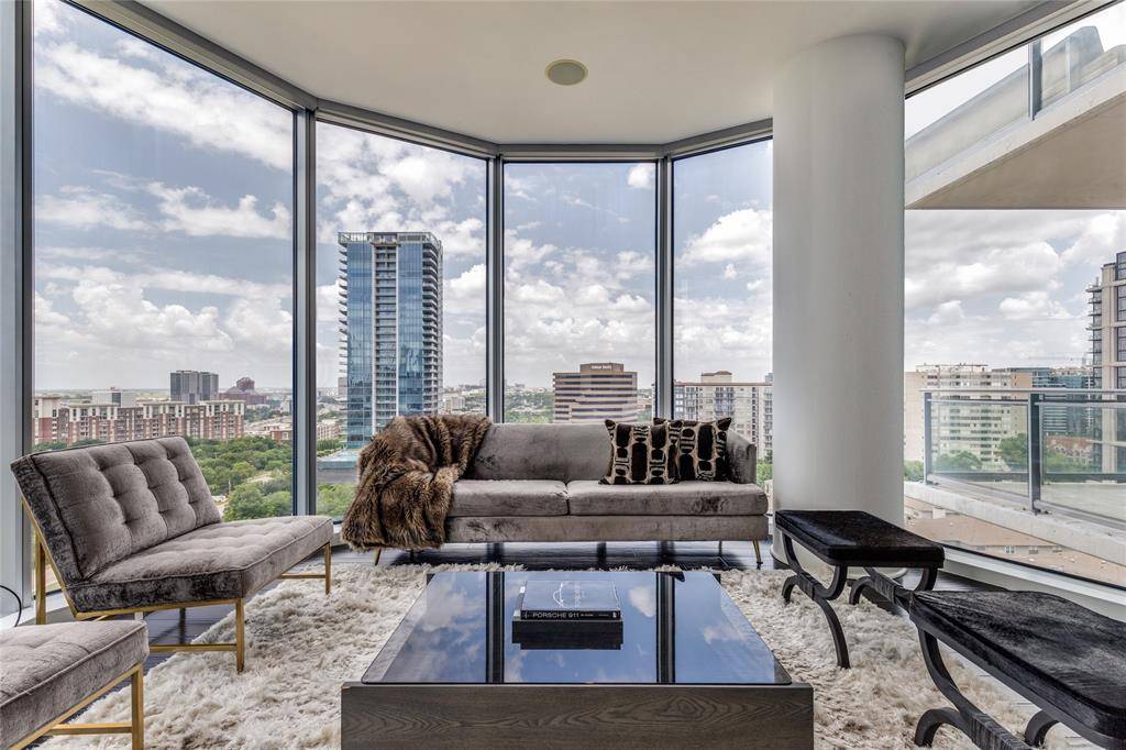 Dallas, TX 75201,2900 Mckinnon Street #1204