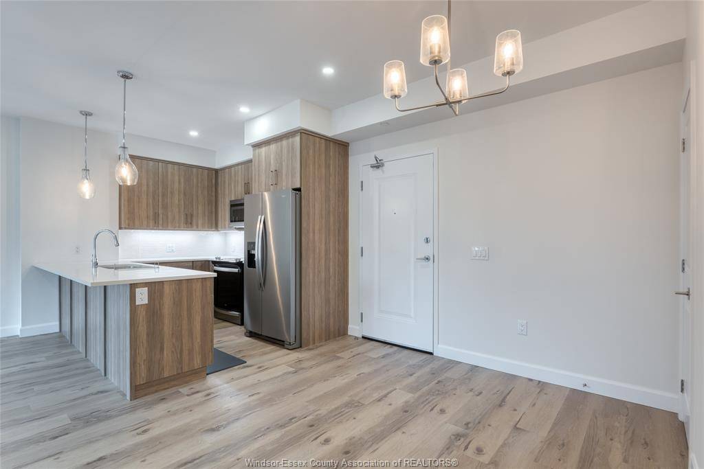 Lasalle, ON N8Y 1C9,1740 SPRUCEWOOD Avenue #305