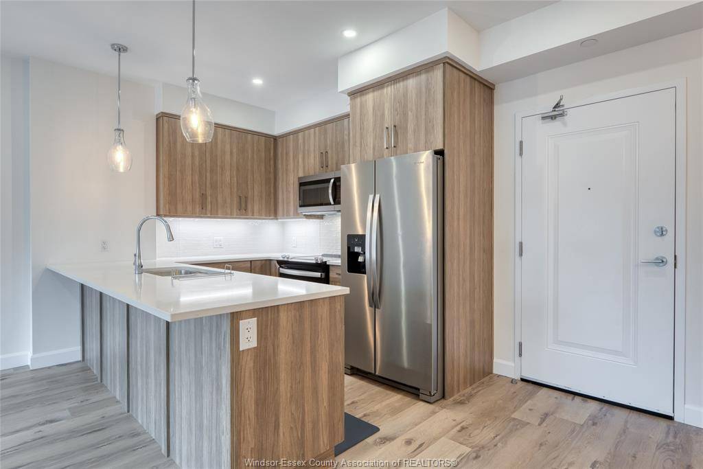 Lasalle, ON N8Y 1C9,1740 SPRUCEWOOD Avenue #305