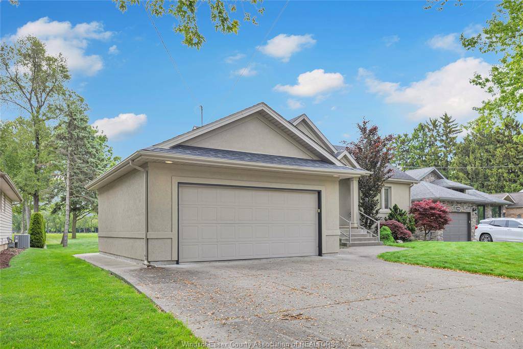 Windsor, ON N9G 1Z8,3994 ROSELAND West