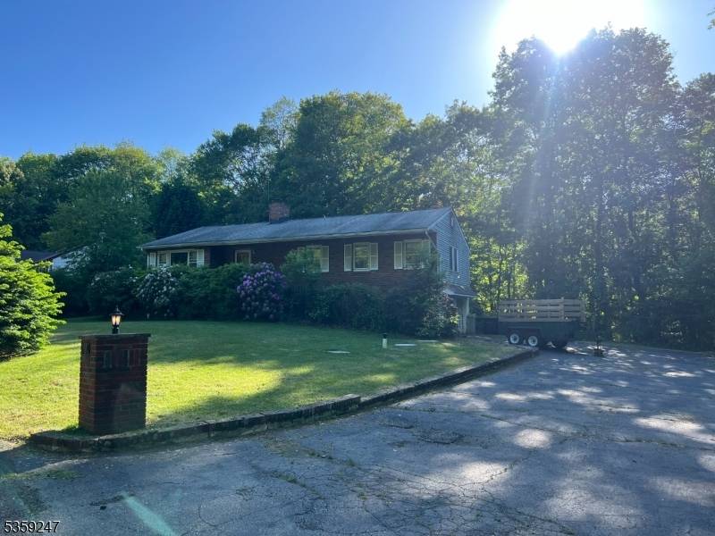 13 E Elro Dr, Jefferson Twp., NJ 07438