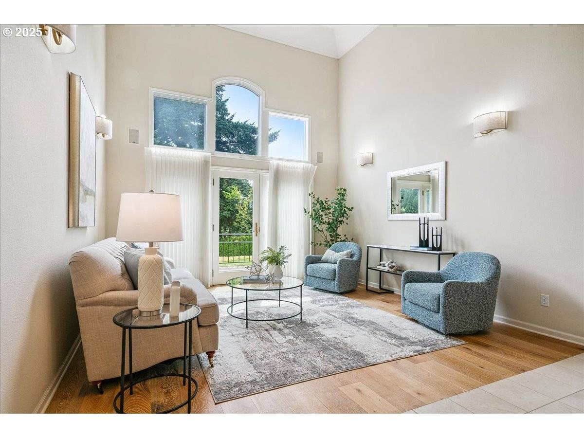 Salem, OR 97306,894 CREEKSIDE DR