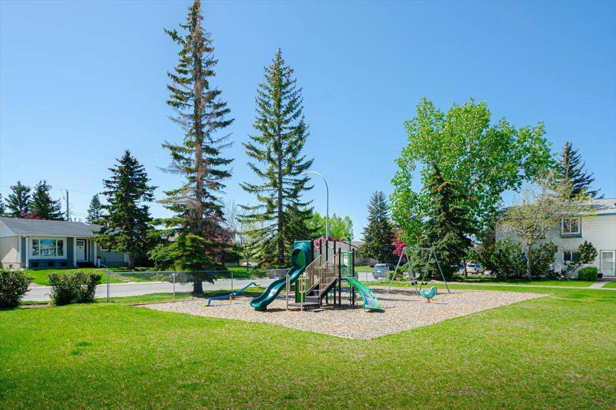Calgary, AB T3E 1E5,4810 40 AVE SW #67