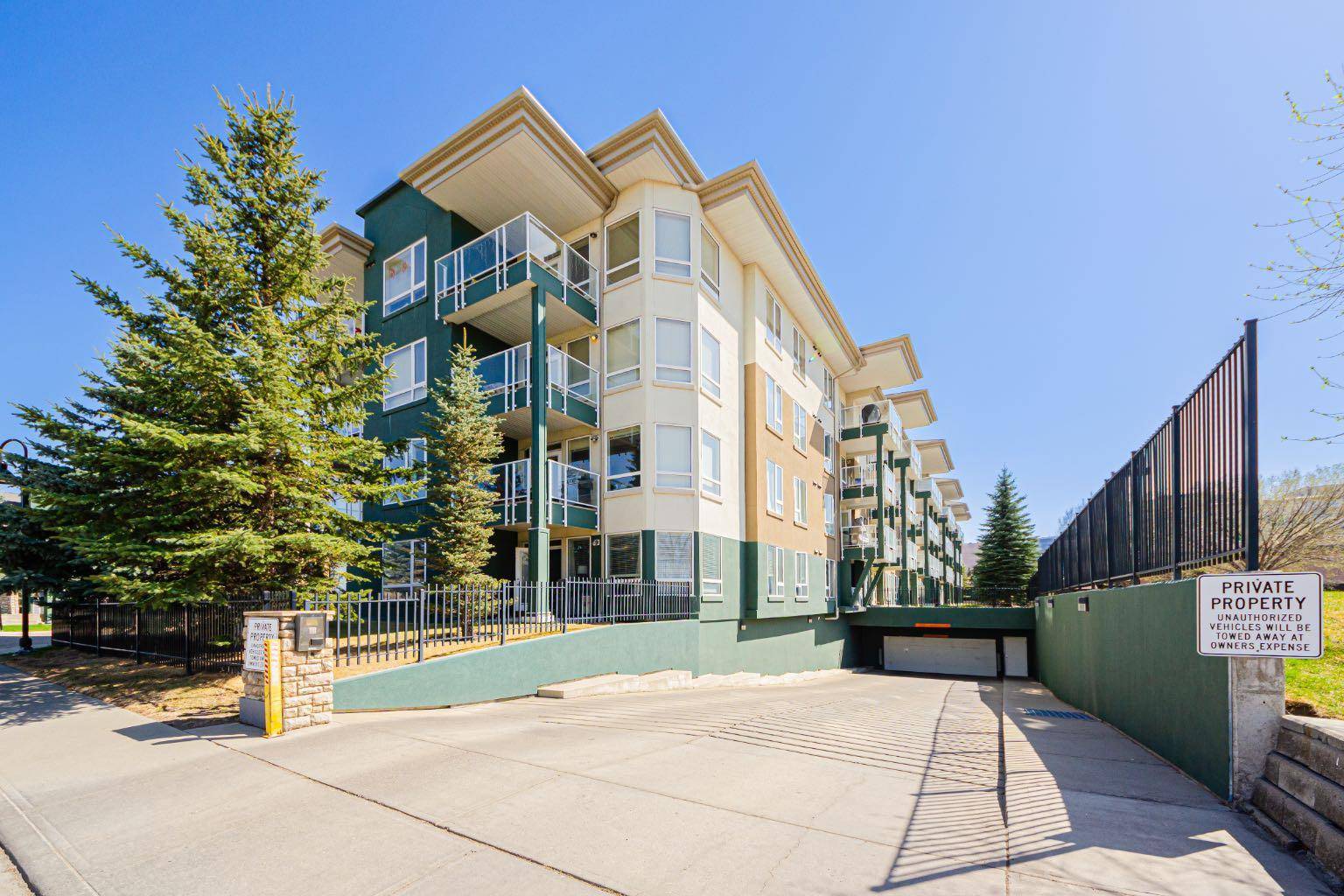 Calgary, AB T2L 0Y2,3111 34 AVE NW #410