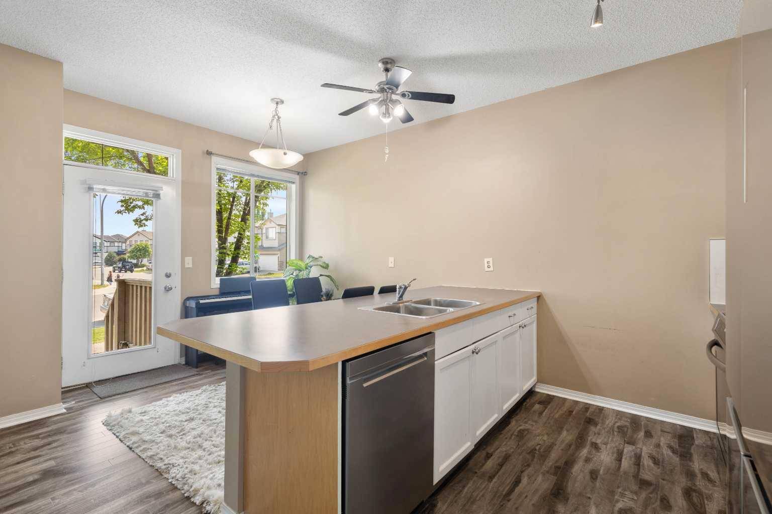 Calgary, AB T2Y 0G8,160 Everridge GDNS SW