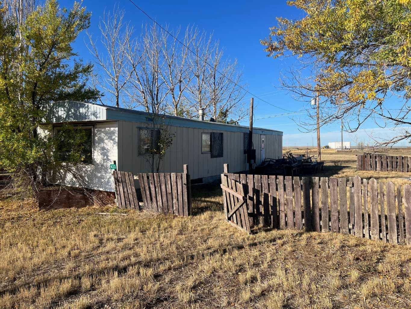 433 2 ST, Suffield, AB T1A 8K8