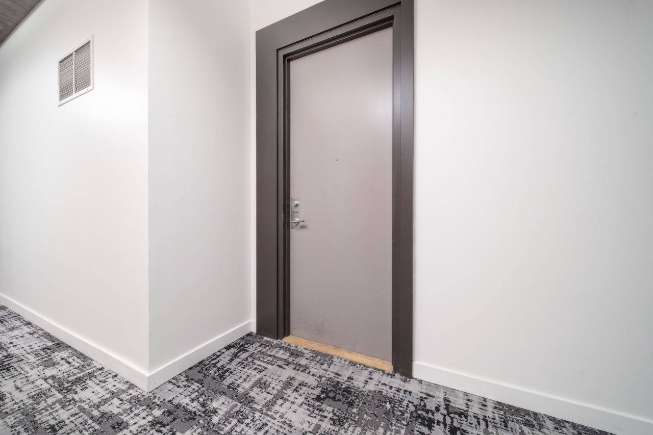 Toronto C01, ON M5V 2P4,60 Bathurst ST #308