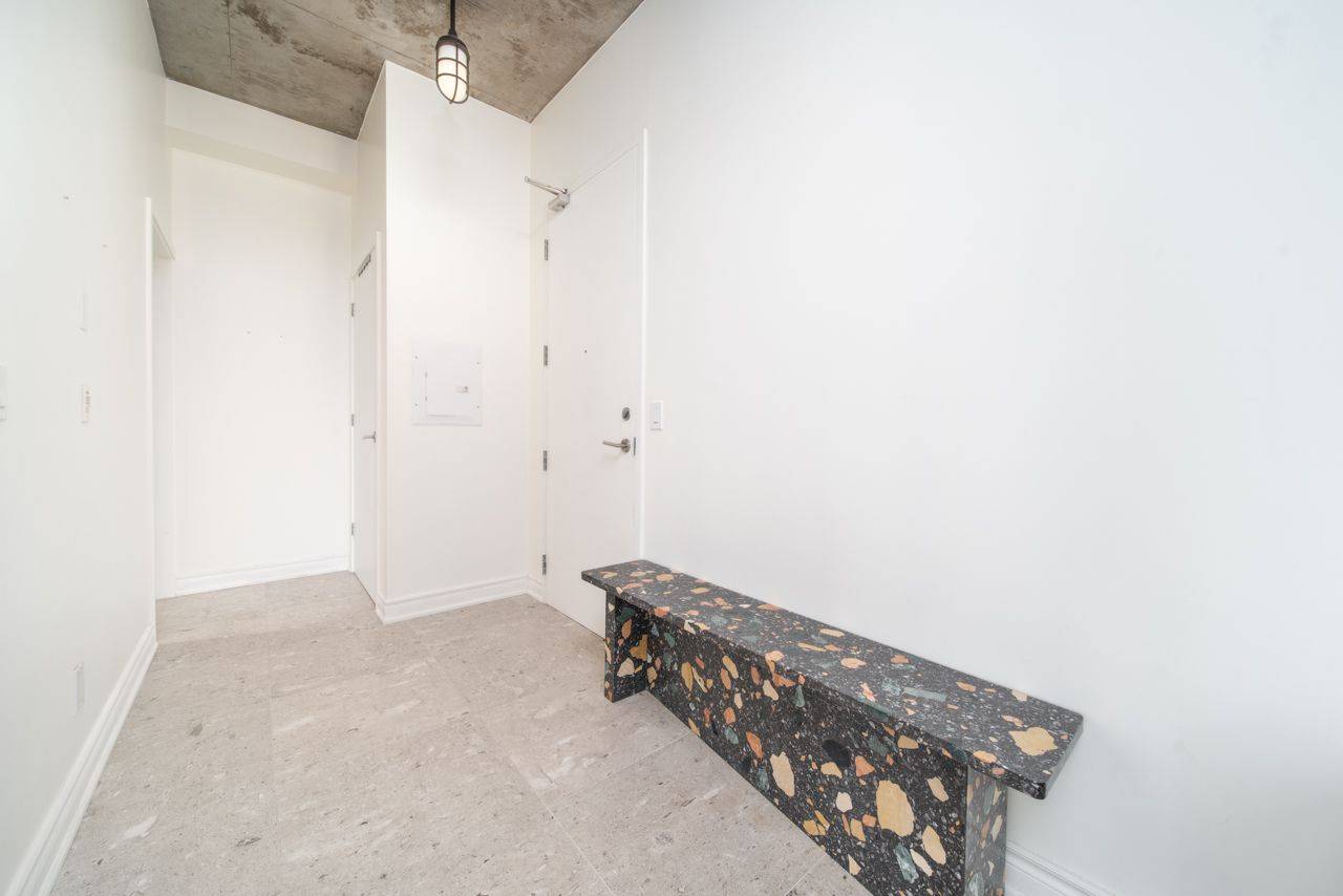 Toronto C01, ON M5V 2P4,60 Bathurst ST #308