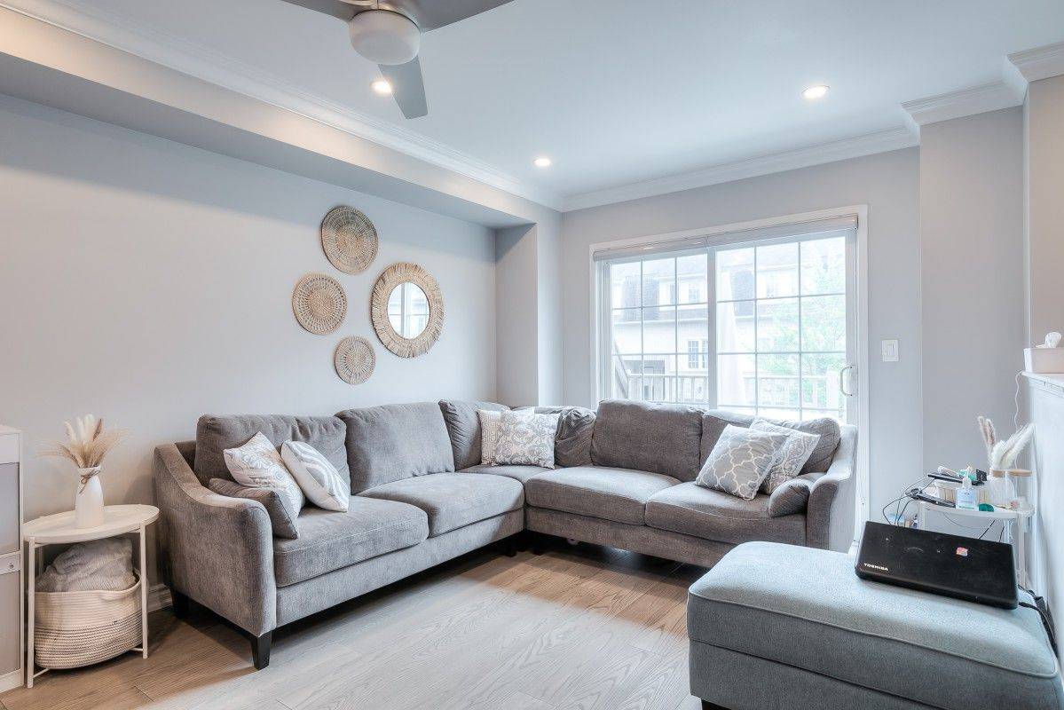 Pickering, ON L1V 7K5,735 Sheppard AVE E #33