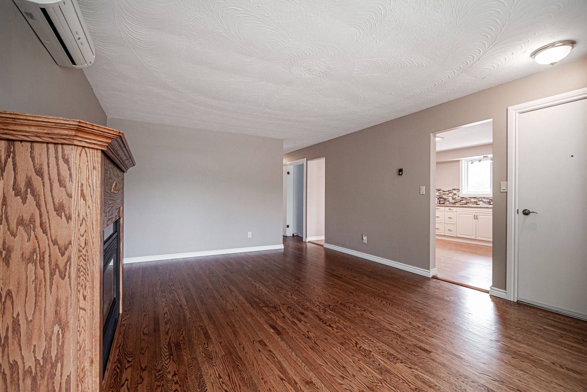 Oshawa, ON L1G 5T2,355 Oshawa BLVD N