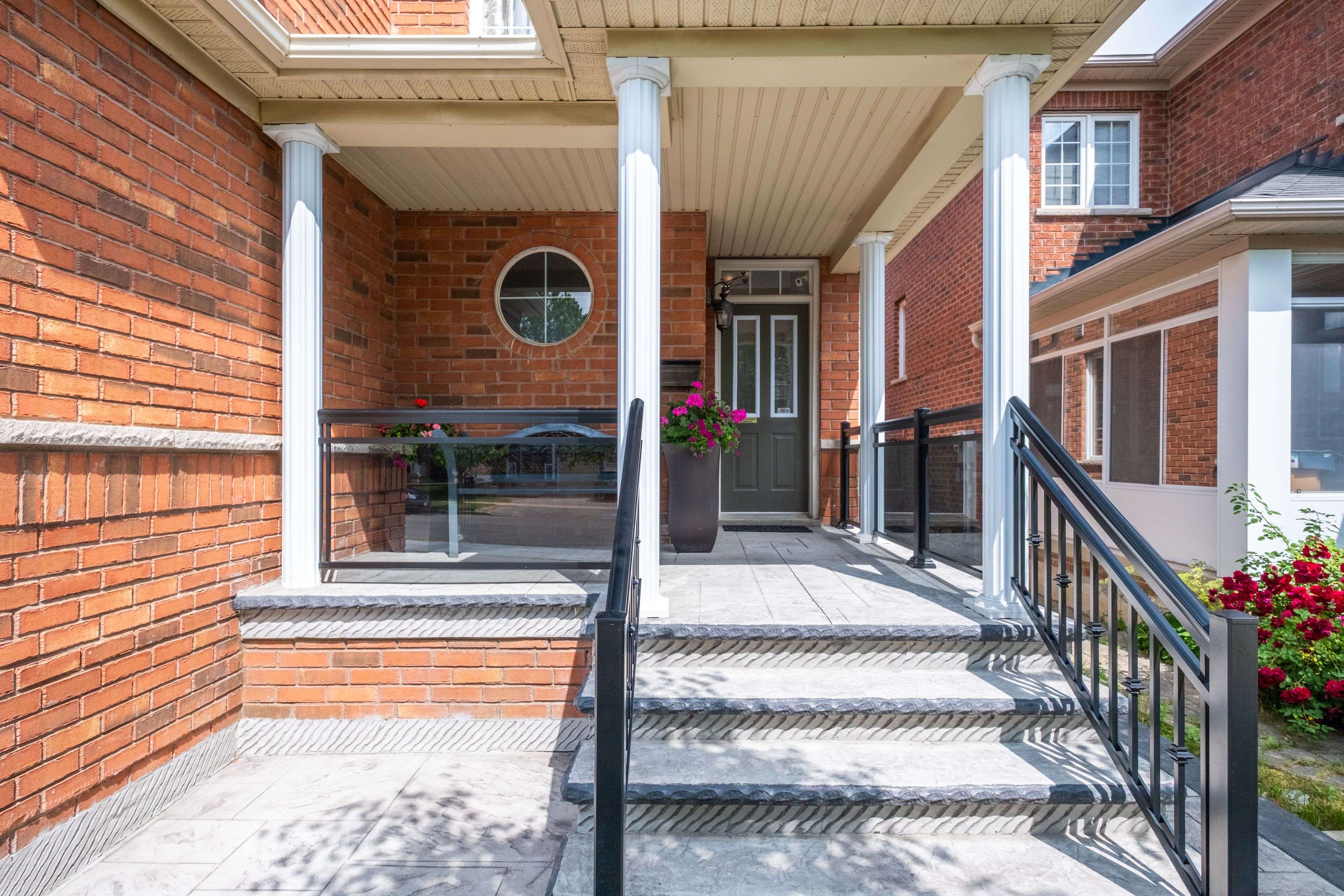 Mississauga, ON L5M 7V6,3213 Escada DR