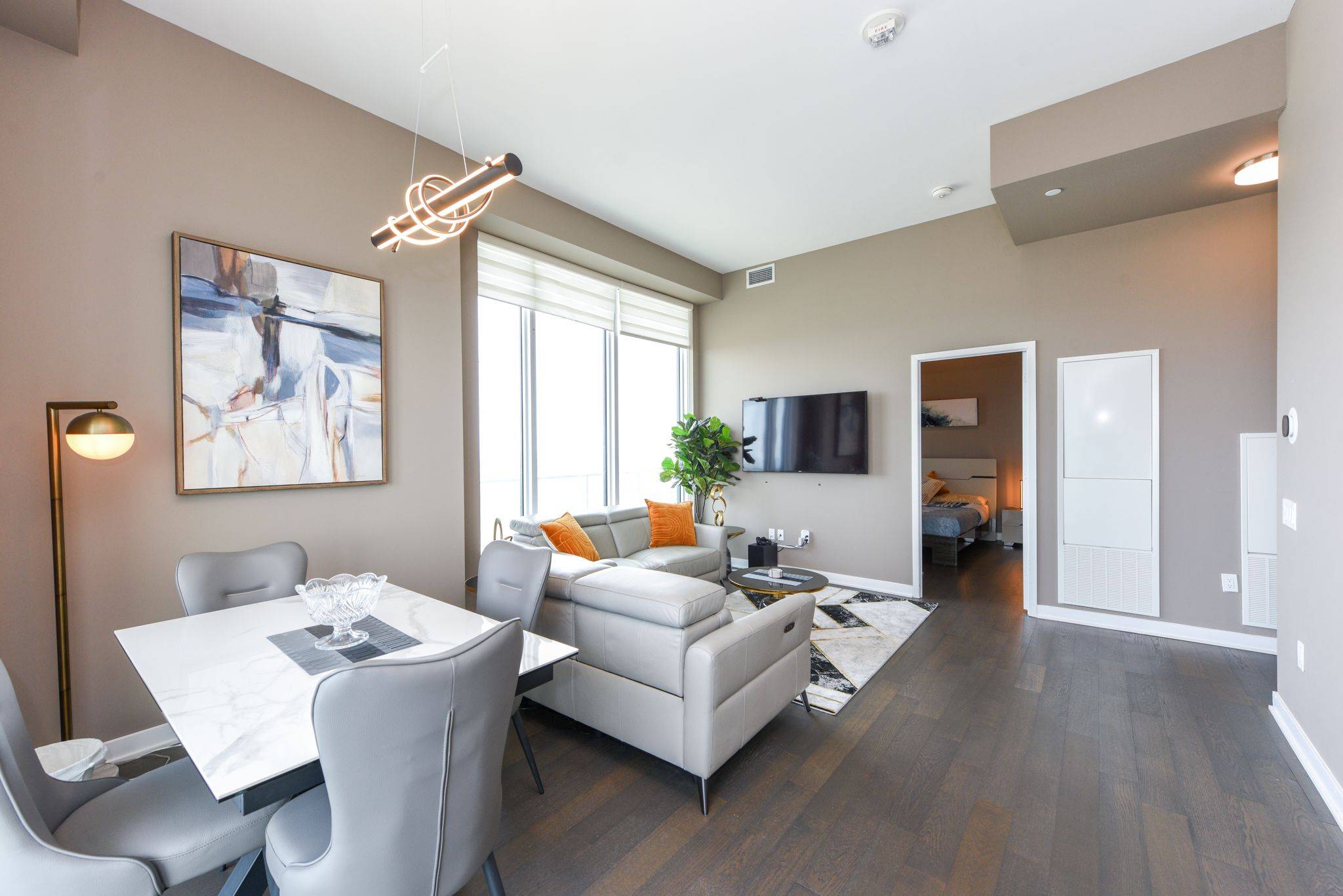 Mississauga, ON L5B 0M3,3900 Confederation Pkwy #5907