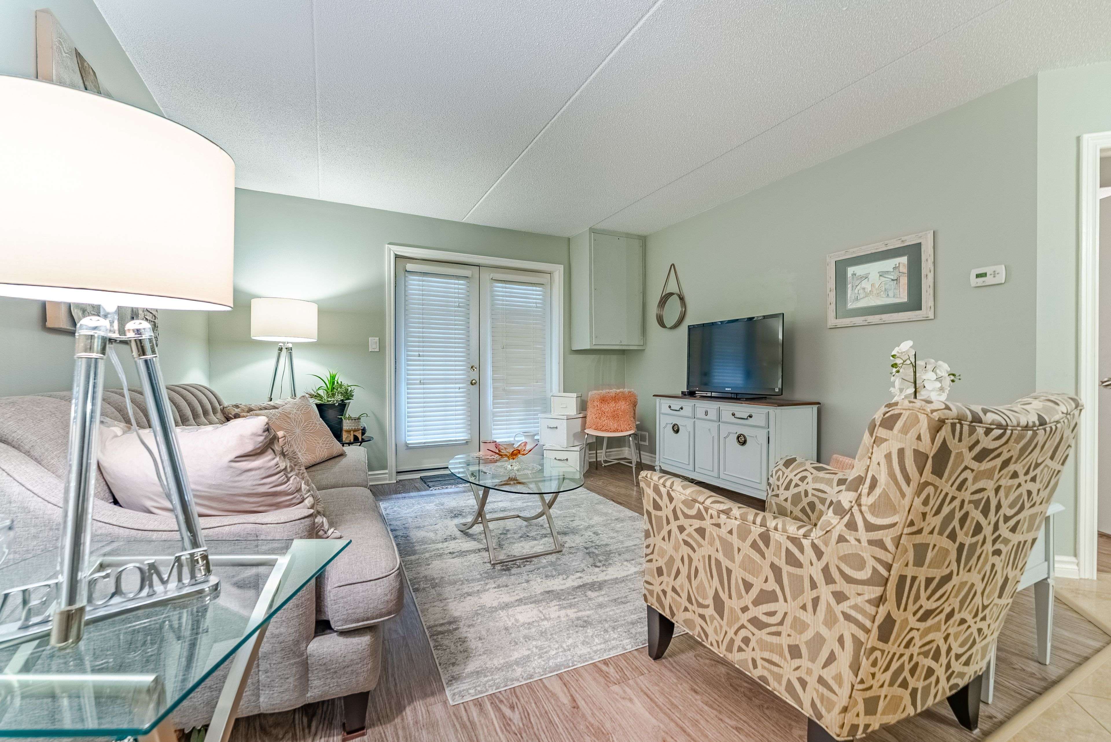 Burlington, ON L7M 4C4,2040 Cleaver AVE #218