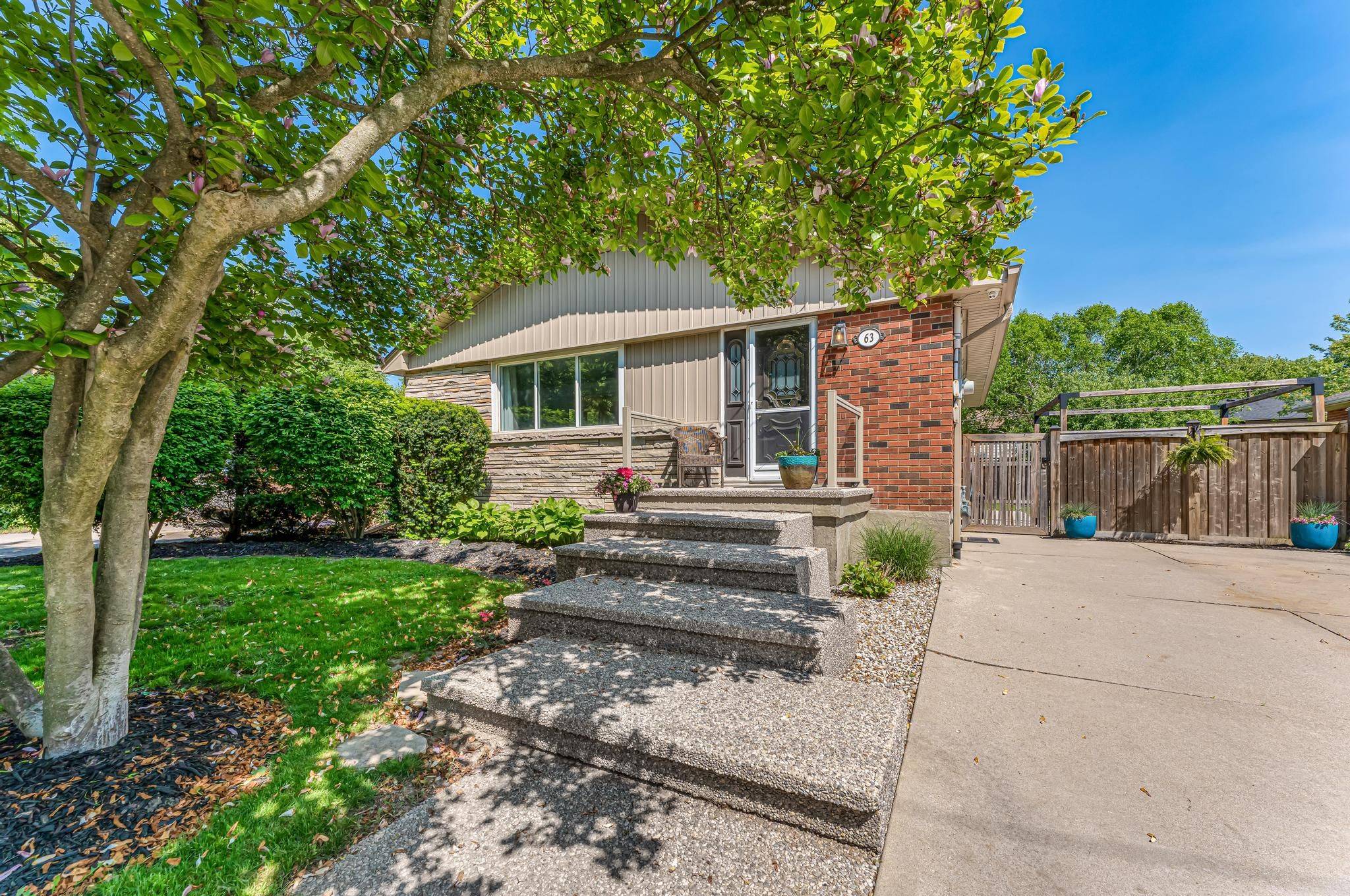 Hamilton, ON L9C 4W9,63 West 25th ST