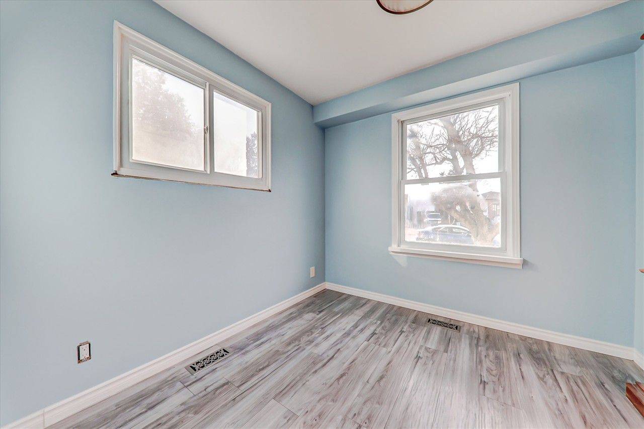 Port Hope, ON L1A 2X9,60 Pochon AVE