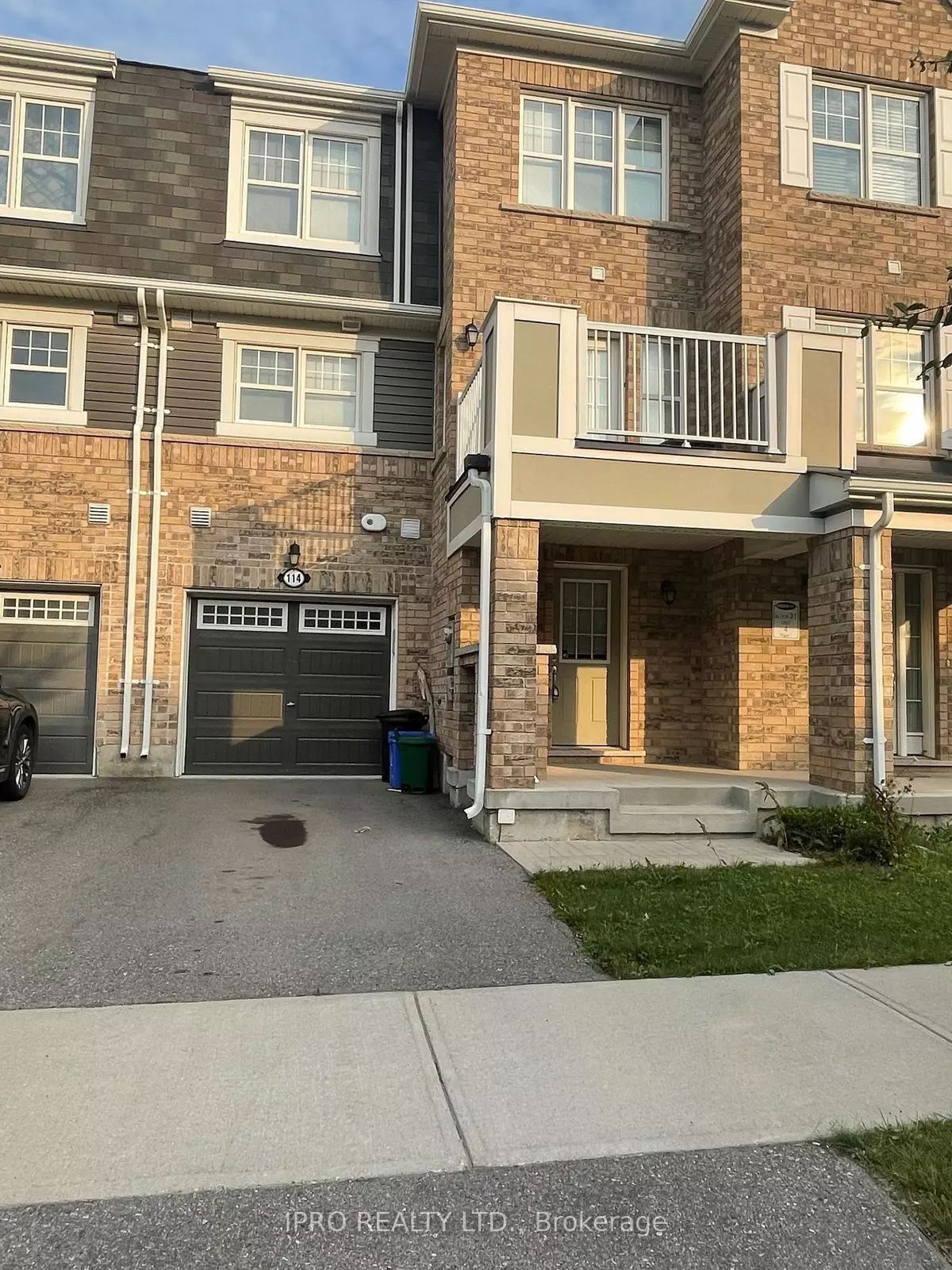 Milton, ON L9E 1G4,114 Frost CT