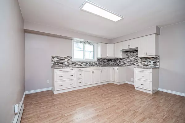 Oshawa, ON L1G 5T2,355 Oshawa BLVD N