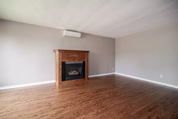 Oshawa, ON L1G 5T2,355 Oshawa BLVD N