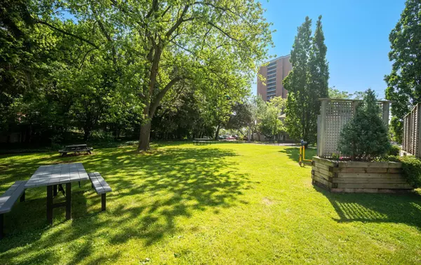 Oakville, ON L6L 5K1,2263 Marine DR #601