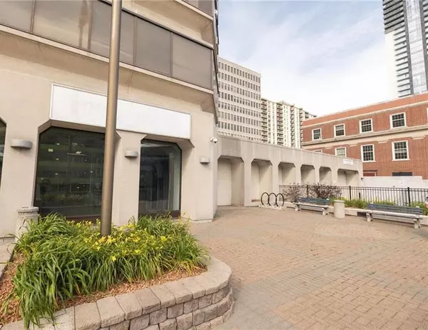 Kitchener, ON N2H 3W4,30 Duke ST W #110