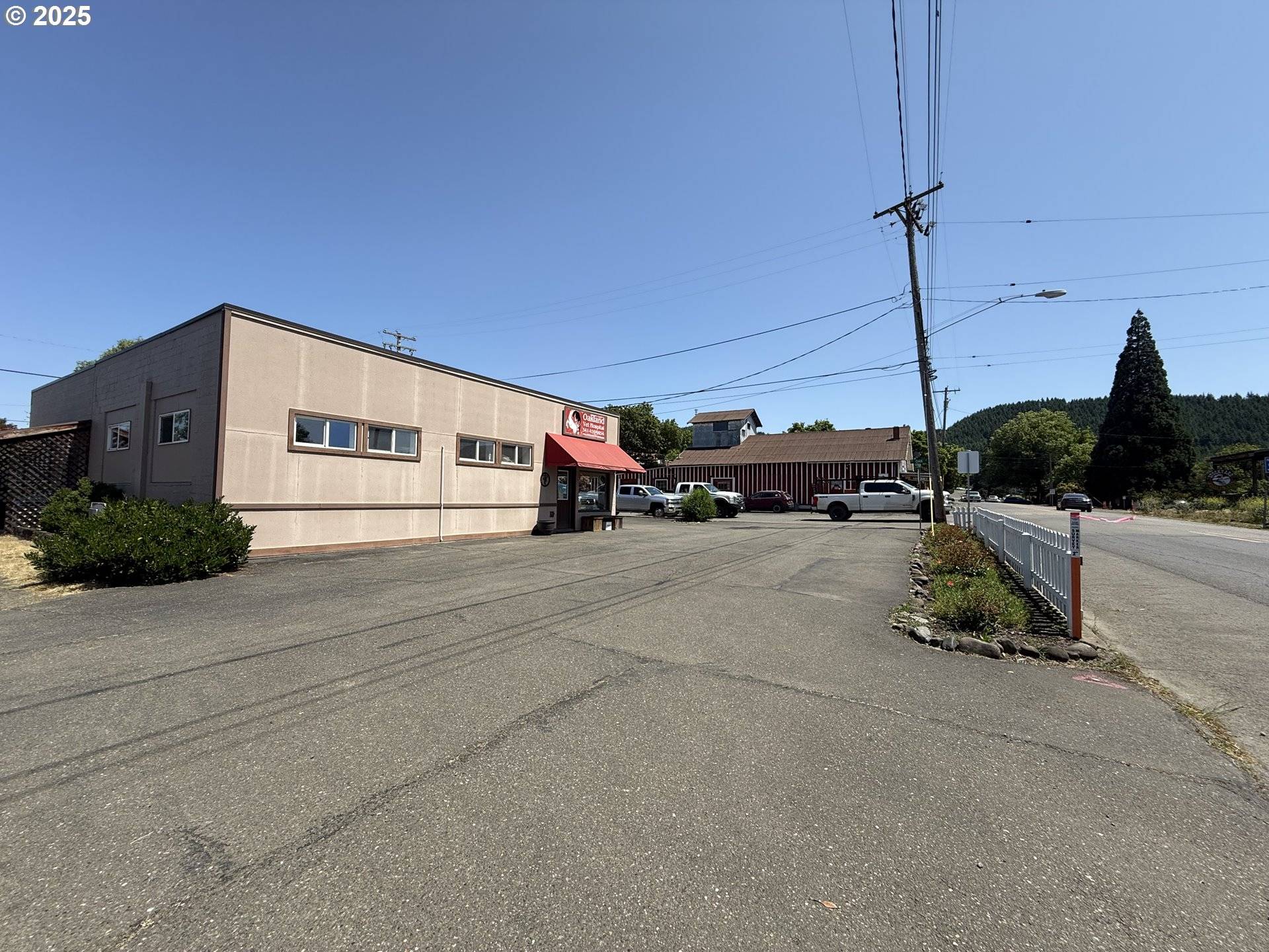 Oakland, OR 97462,204 NE 1ST ST