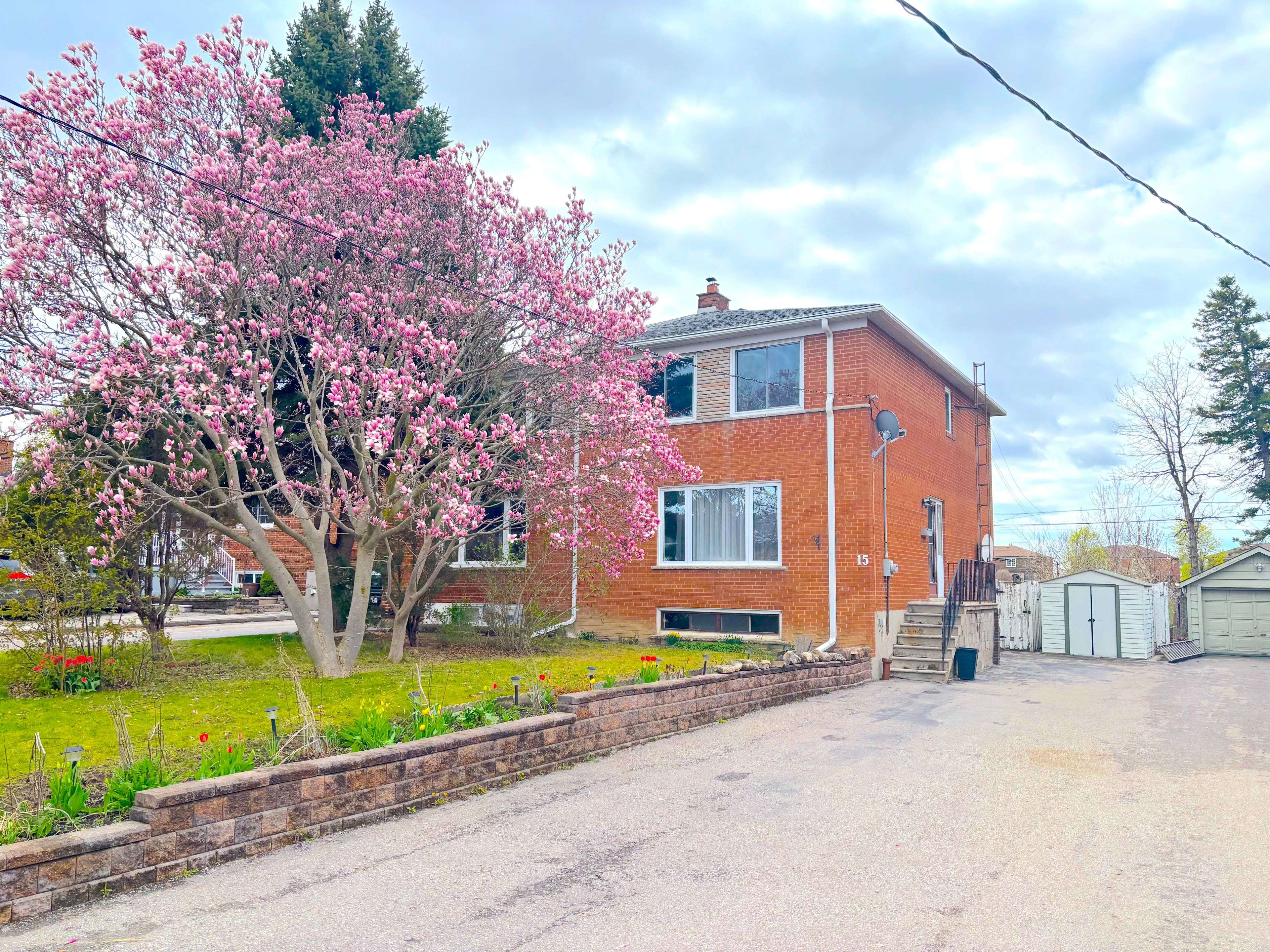 15 Rambler PL, Toronto W05, ON M3L 1N6