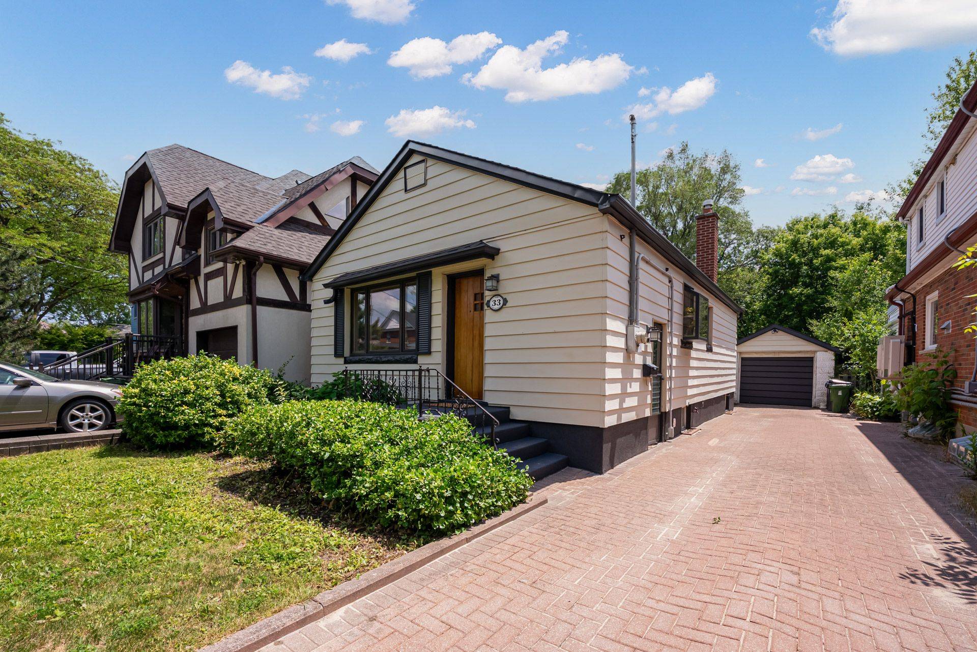 Toronto W06, ON M8W 1E4,33 Ash CRES