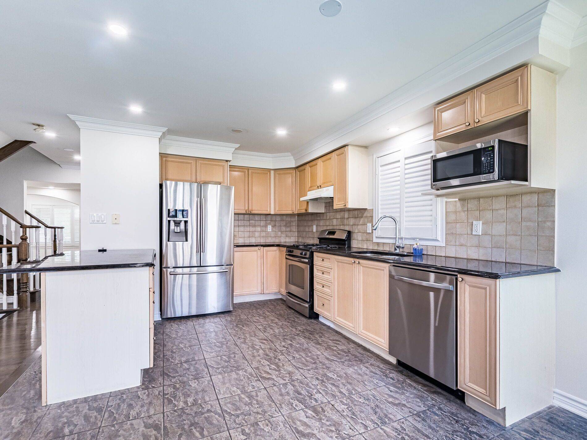 Milton, ON L9T 0C7,656 Thompson RD S