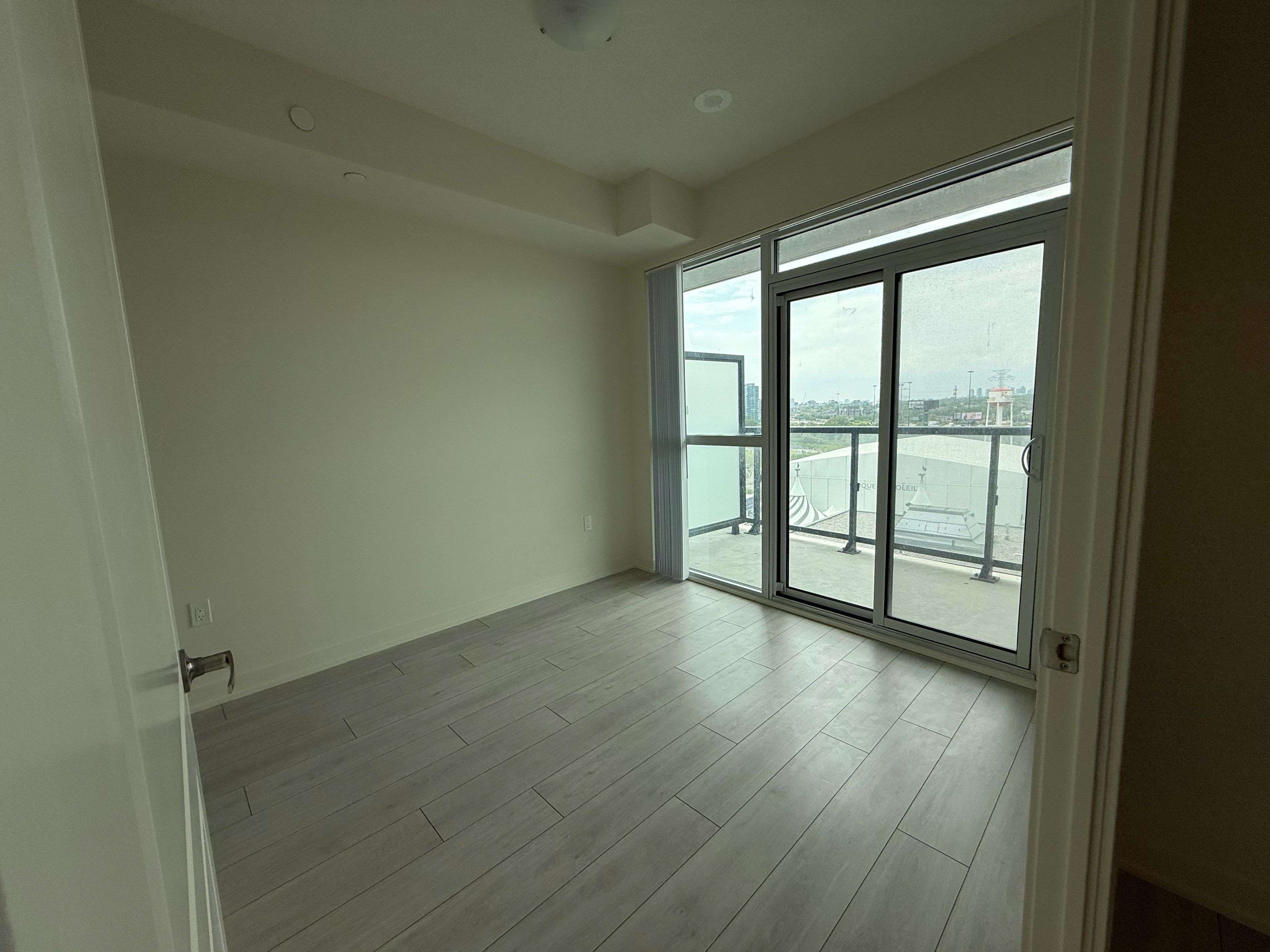 Toronto W06, ON M8V 0A8,38 Annie Craig DR #1209