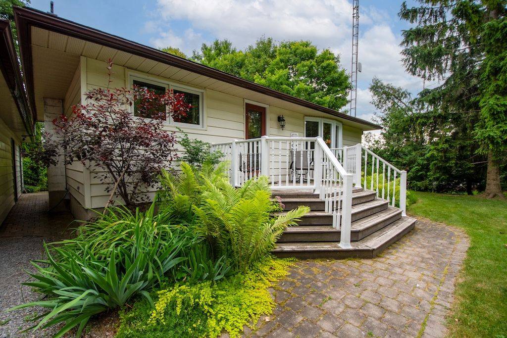 Kawartha Lakes, ON K0L 2X0,690 Post RD