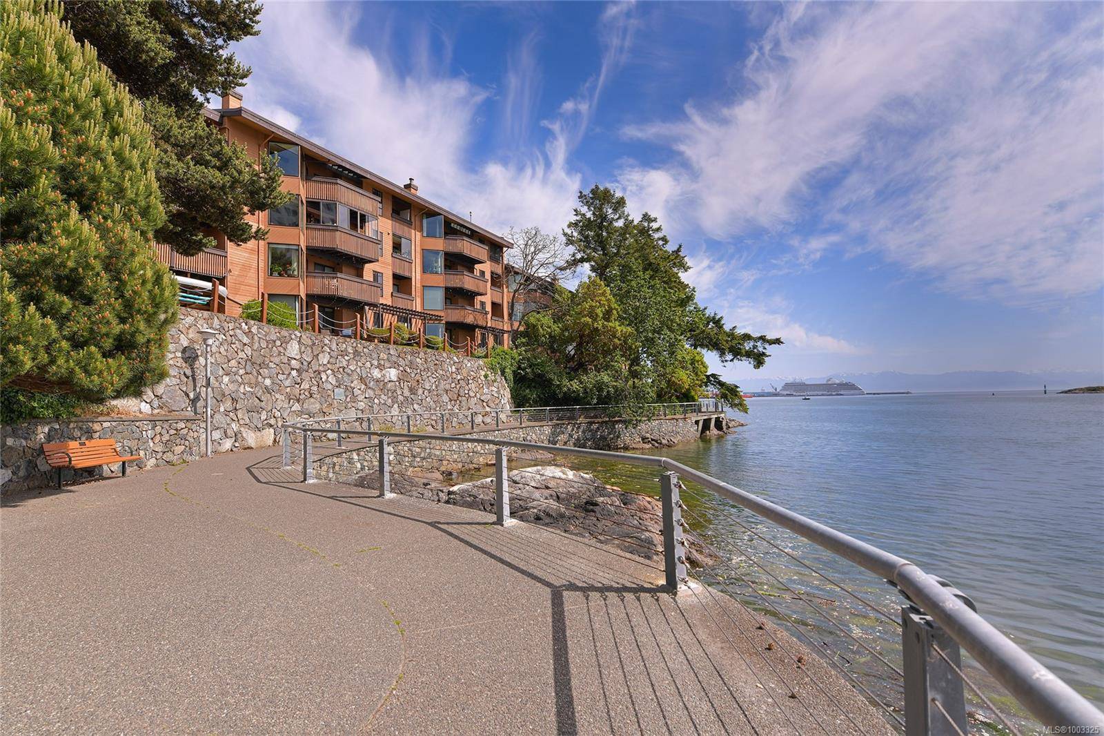 630 Seaforth St #302, Victoria, BC V9A 3R7