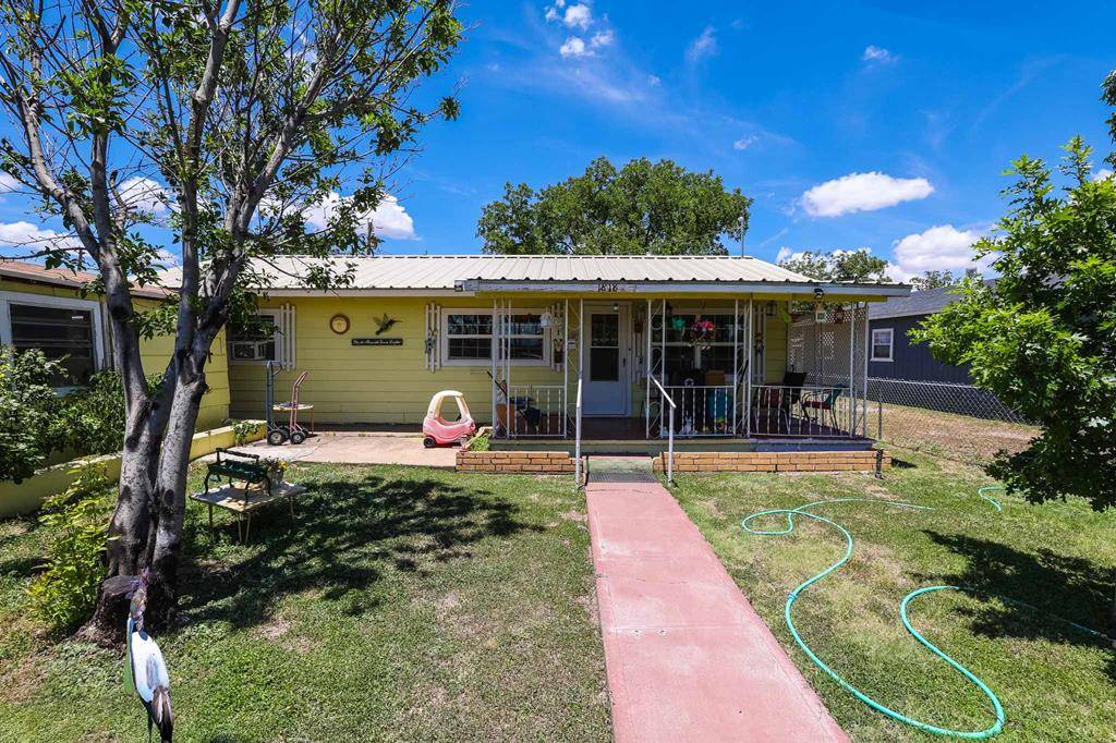 1818 Walnut St, Ozona, TX 76943