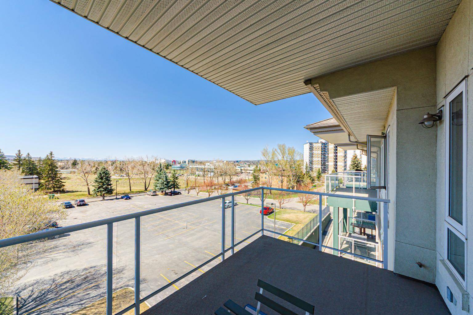 Calgary, AB T2L 0Y2,3111 34 AVE Northwest #410