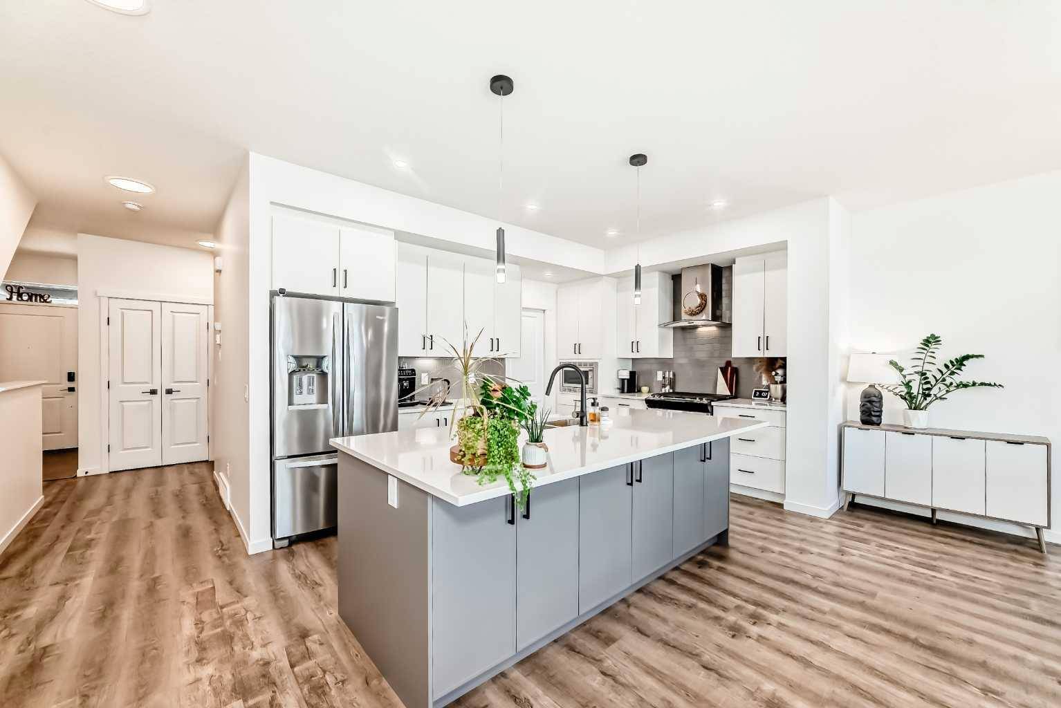 Calgary, AB T3M 3M8,12 Magnolia CRES Southeast