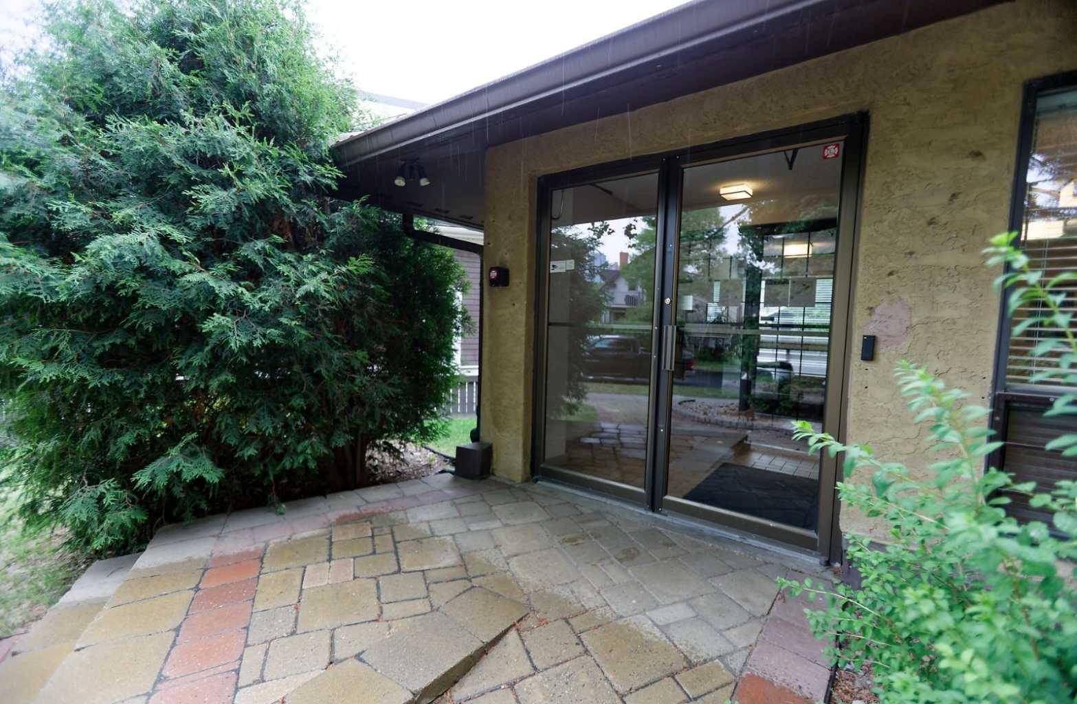 Calgary, AB T2N0M8,808 4 AVE Northwest #100