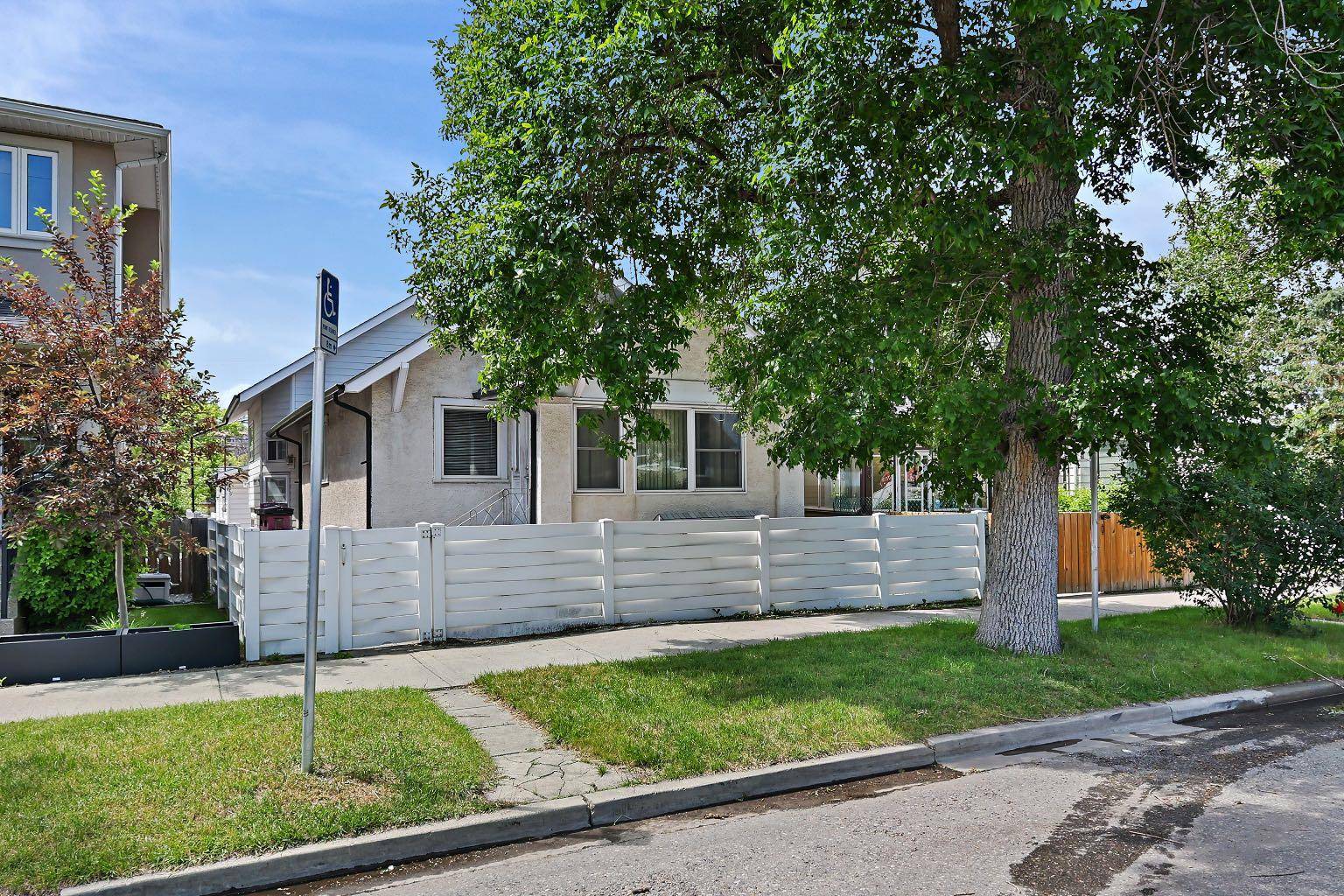 1105 9 ST Southeast, Calgary, AB T2G 3B3