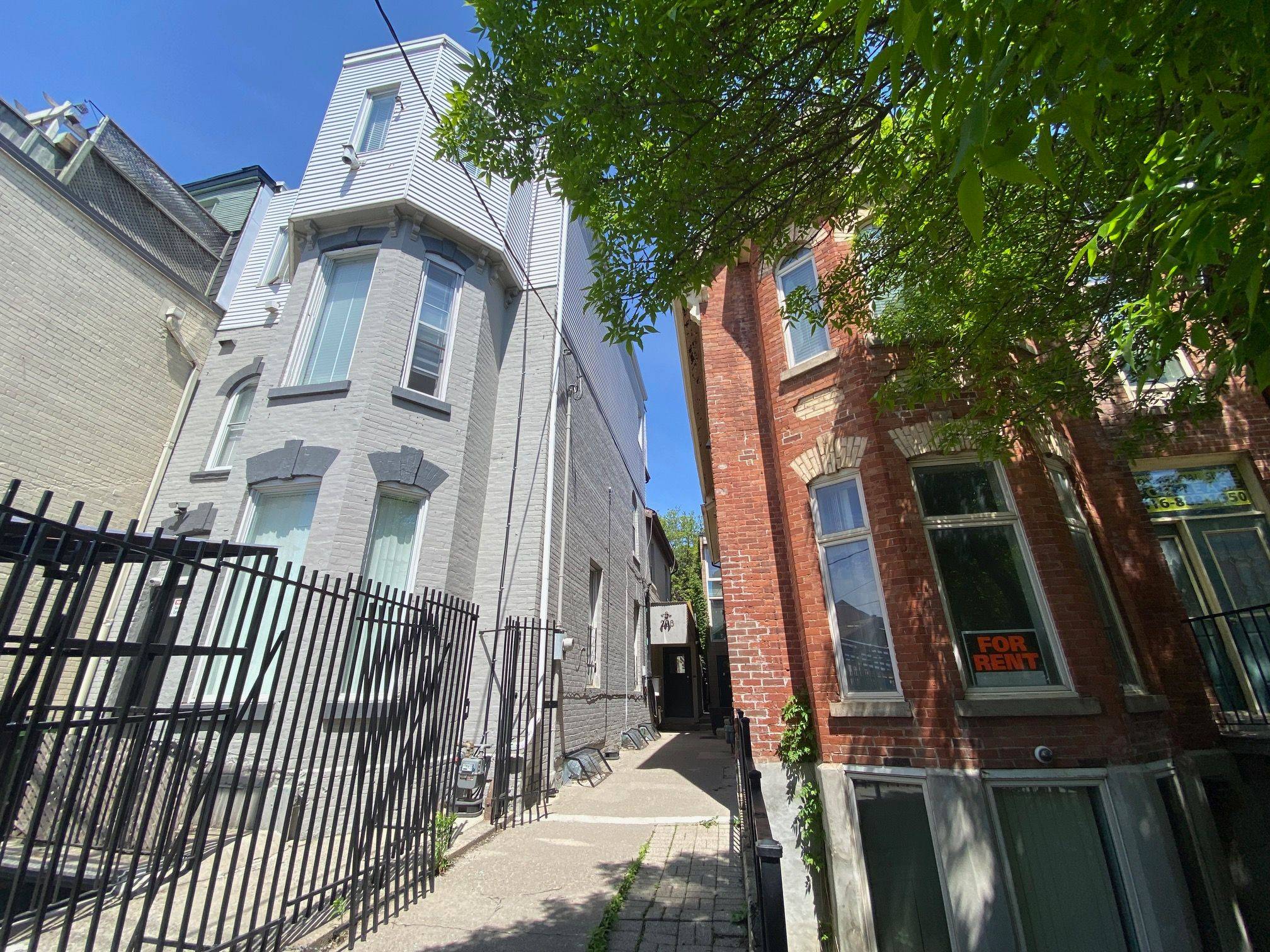 206 Carlton ST #B104, Toronto C08, ON M5A 2L1