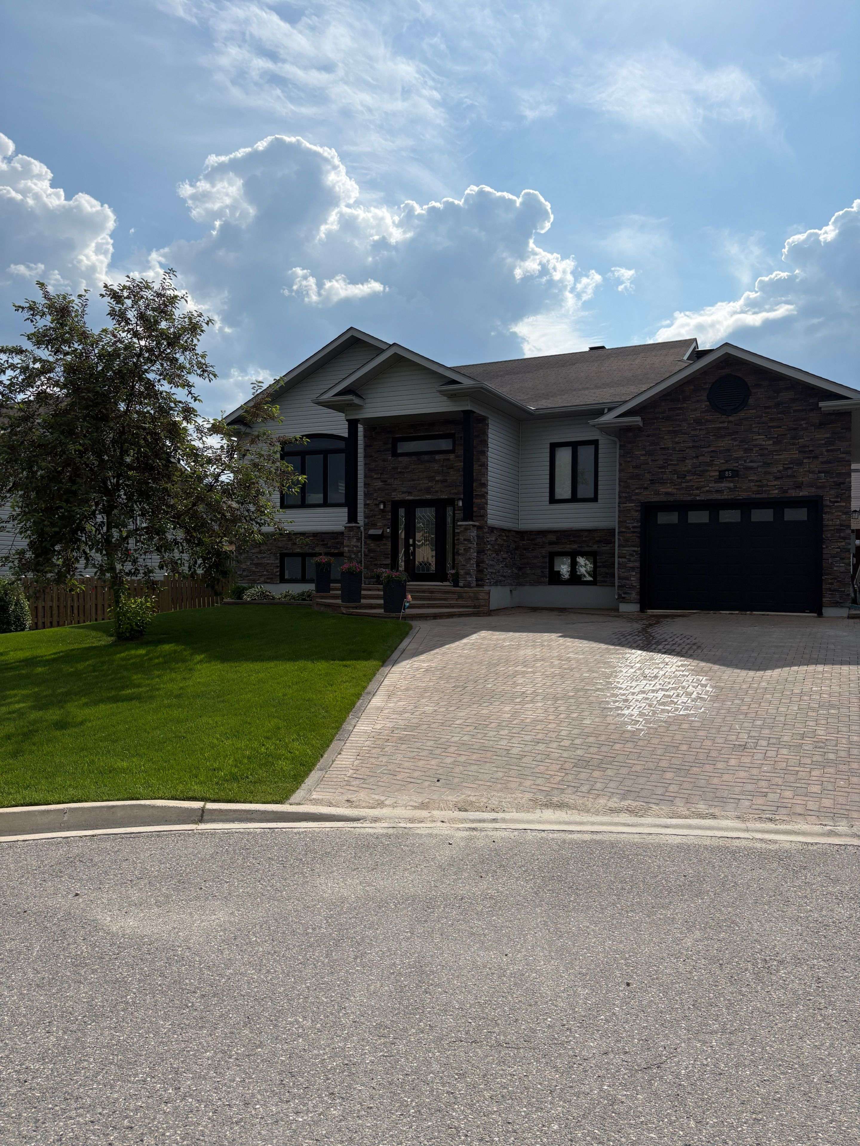 Timmins, ON P4R 1N6,85 Diamond CT