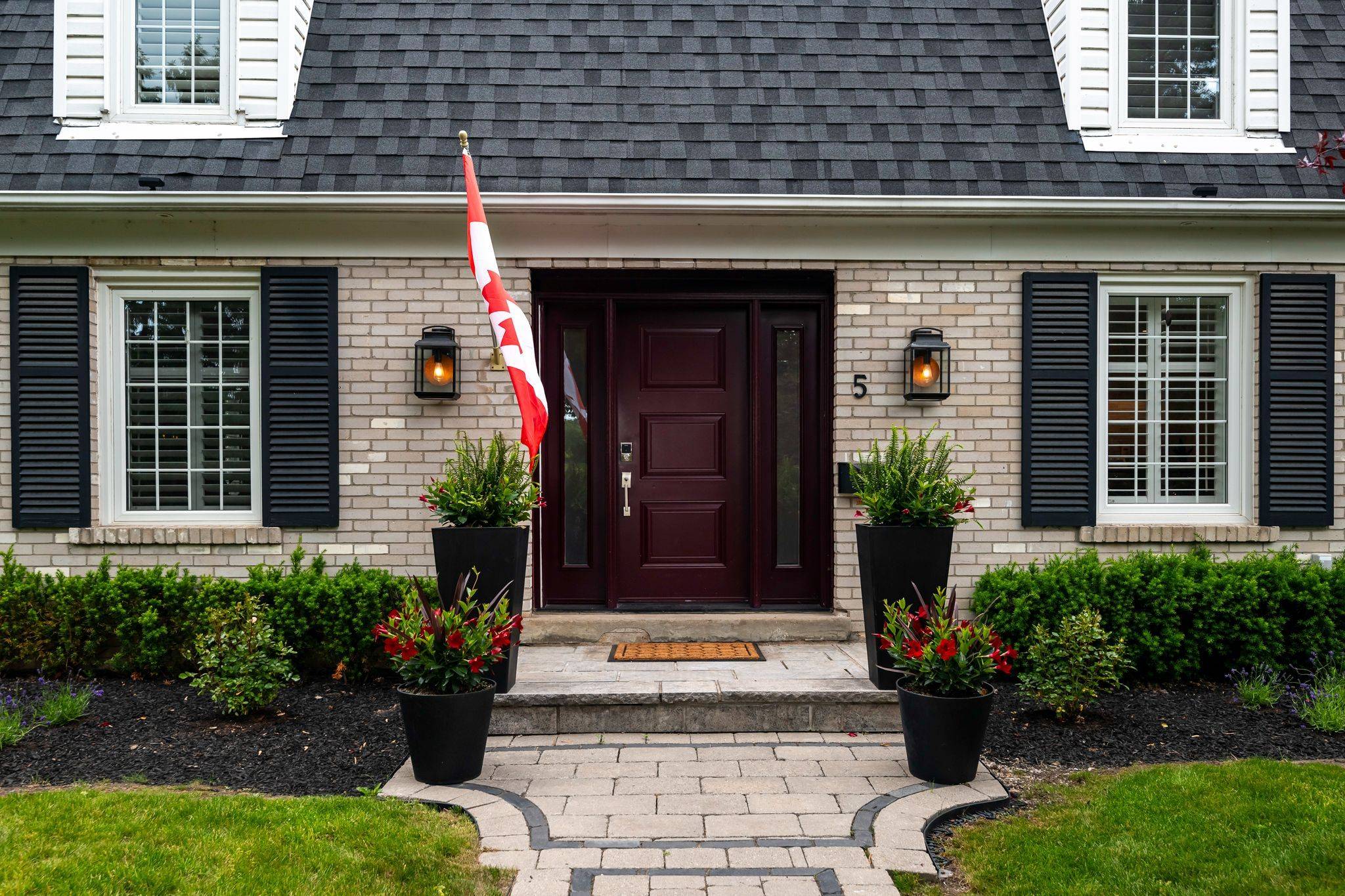 Brampton, ON L6W 1G6,5 Pine Ridge LN