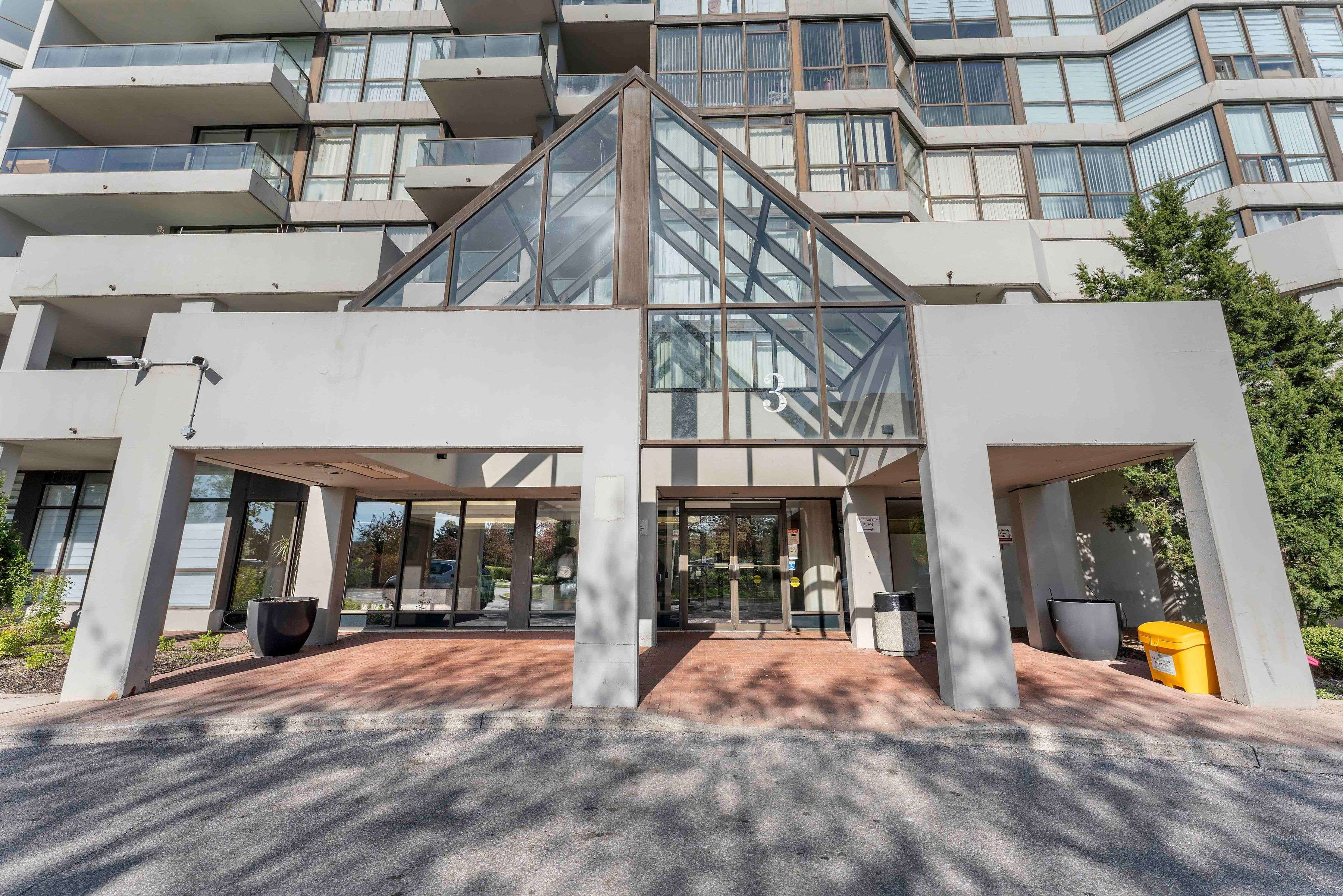 Toronto W10, ON M9V 5G8,3 Rowntree RD #904