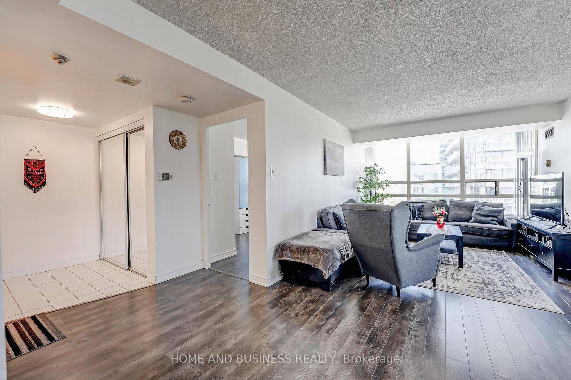 Mississauga, ON L5B 3Z4,250 Webb DR #1015