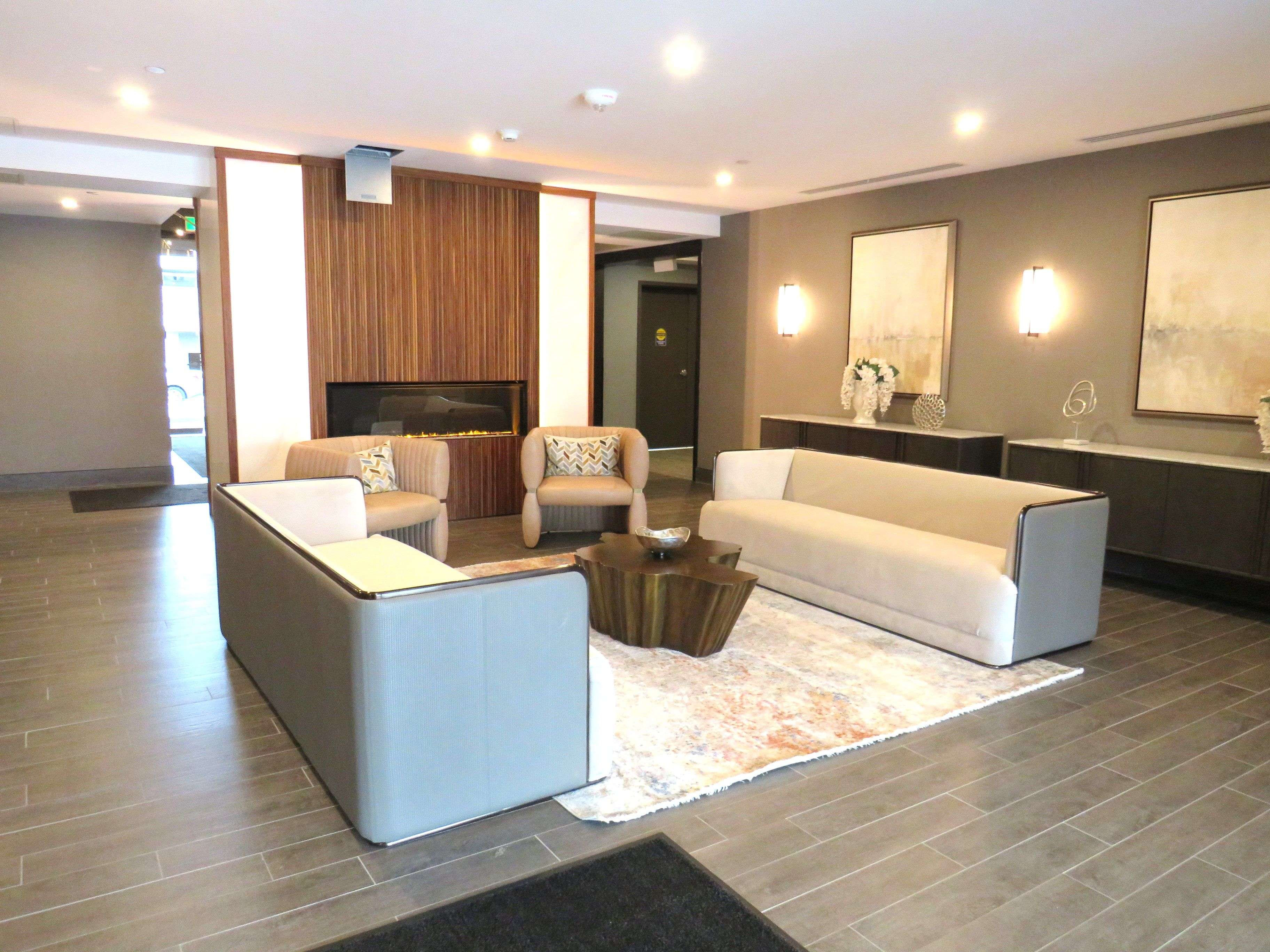 Hamilton, ON L8B 2A6,470 Dundas ST E #305