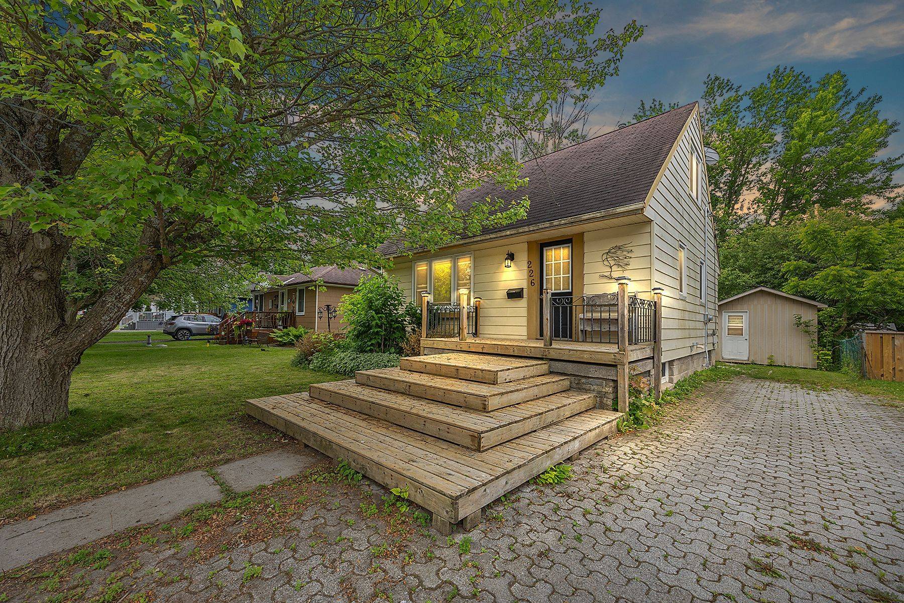 226 Simcoe ST, Greater Napanee, ON K7R 2Y1