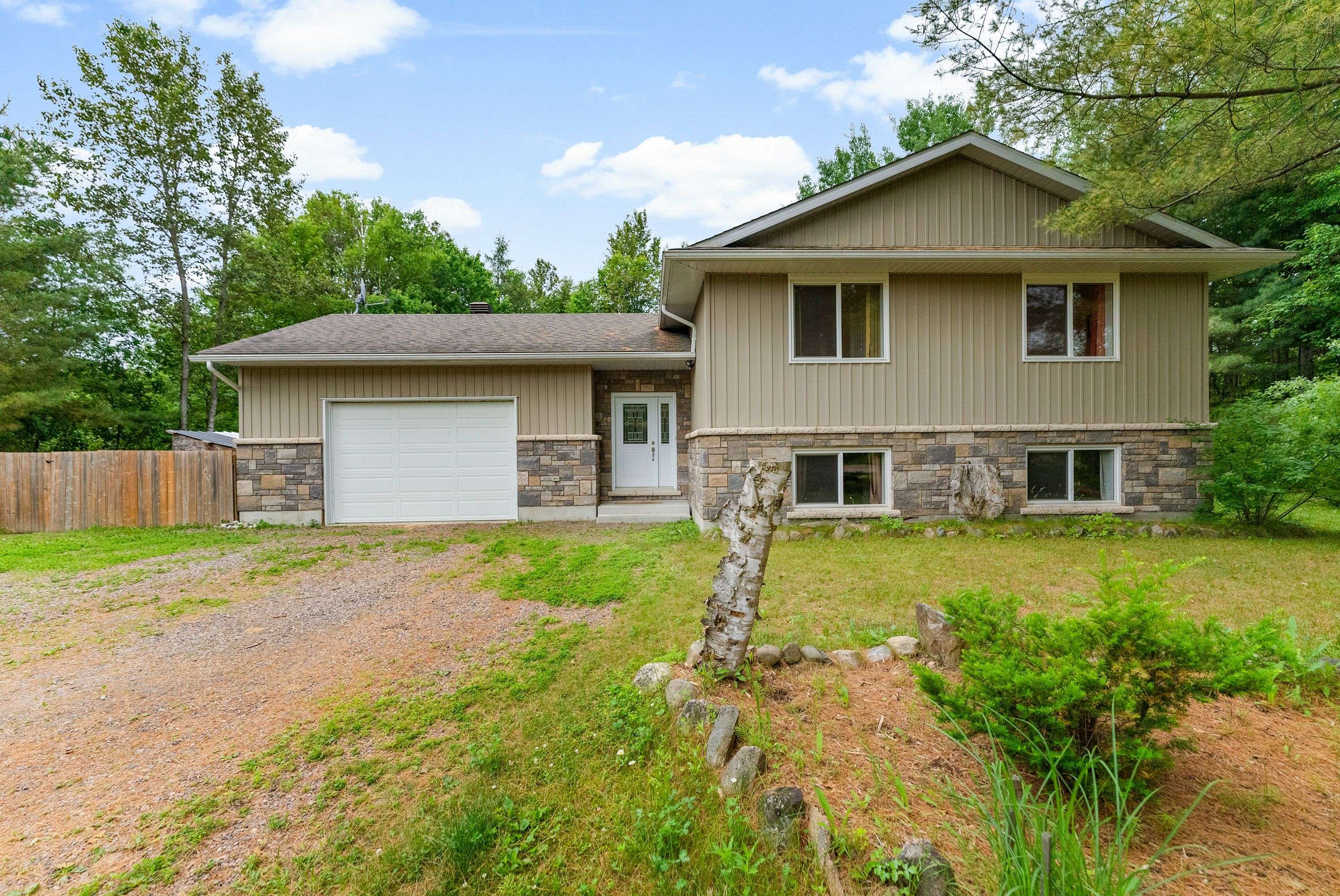 5 Pitzner RD, Petawawa, ON K8A 6W7