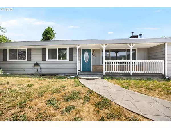 631 E 4TH AVE, Riddle, OR 97469