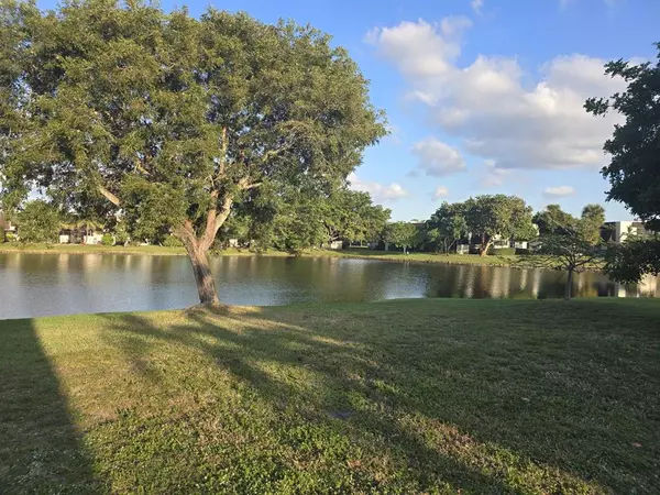 Pembroke Pines, FL 33024,9111 Orchid Tree Ln #135